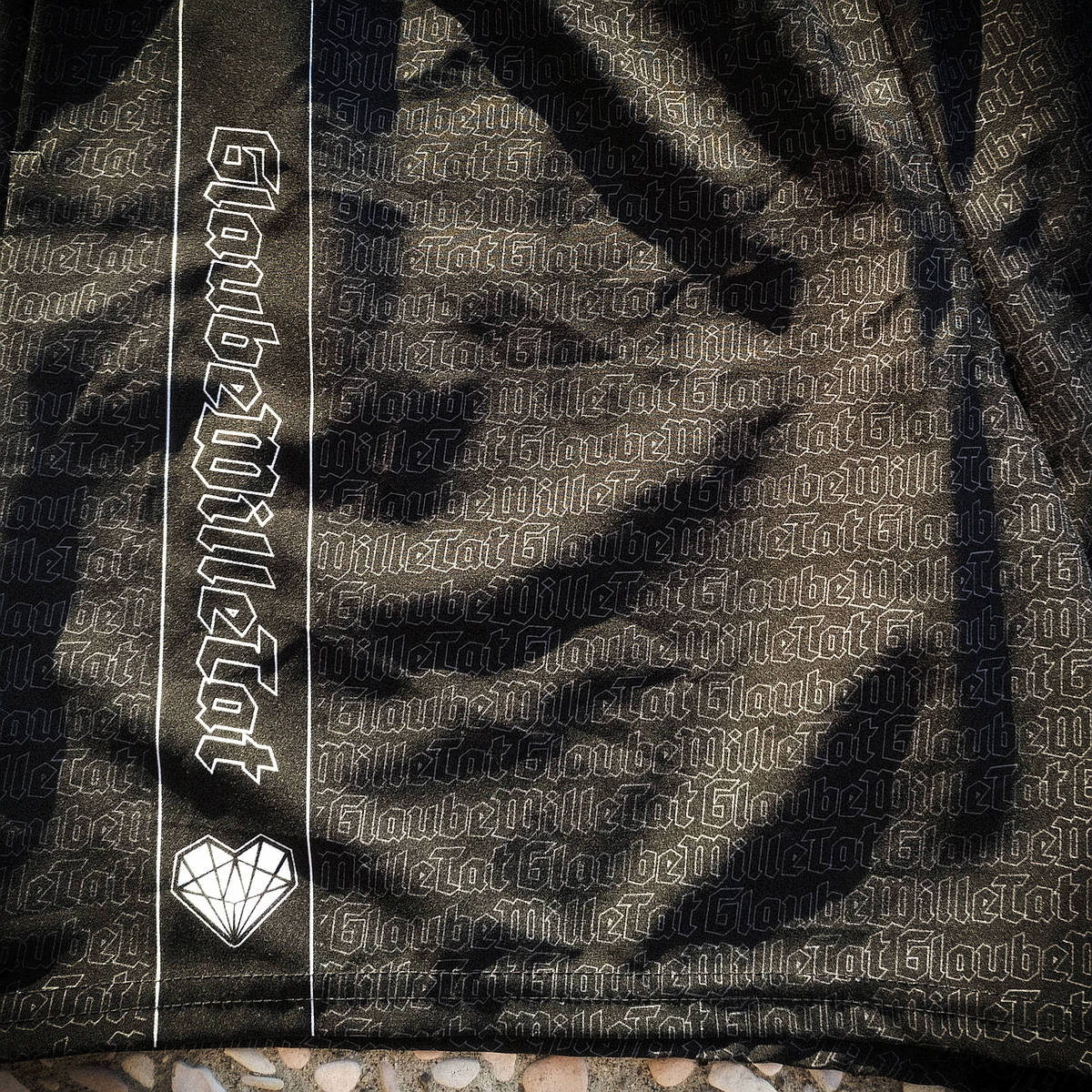 GlaubeWilleTat Shorts - Black